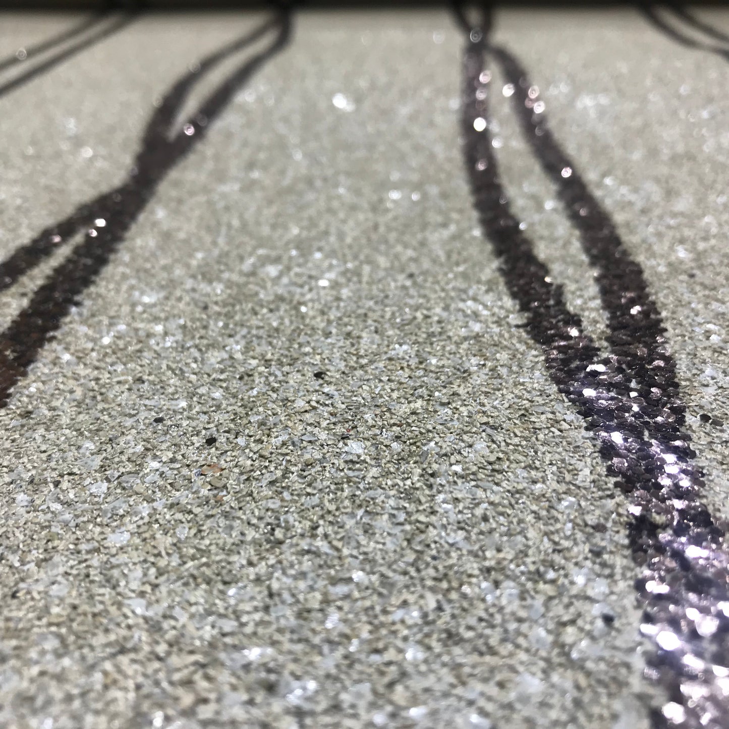 Mica Curve Glitter Wallpaper (Cotton Cream With Champagne Glitter) - MSC64