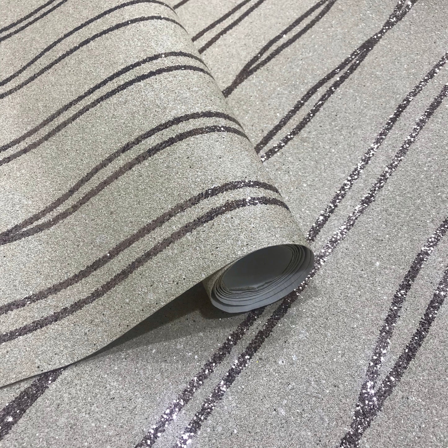 Mica Curve Glitter Wallpaper (Cotton Cream With Champagne Glitter) - MSC64