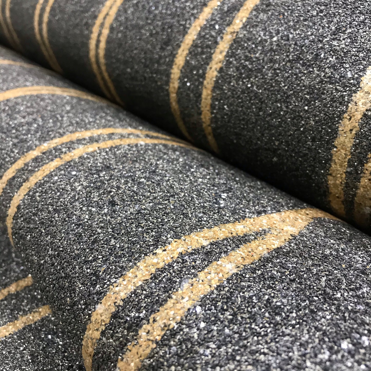 Mica Curve Glitter Wallpaper (Black With Gold Glitter) - MSC59