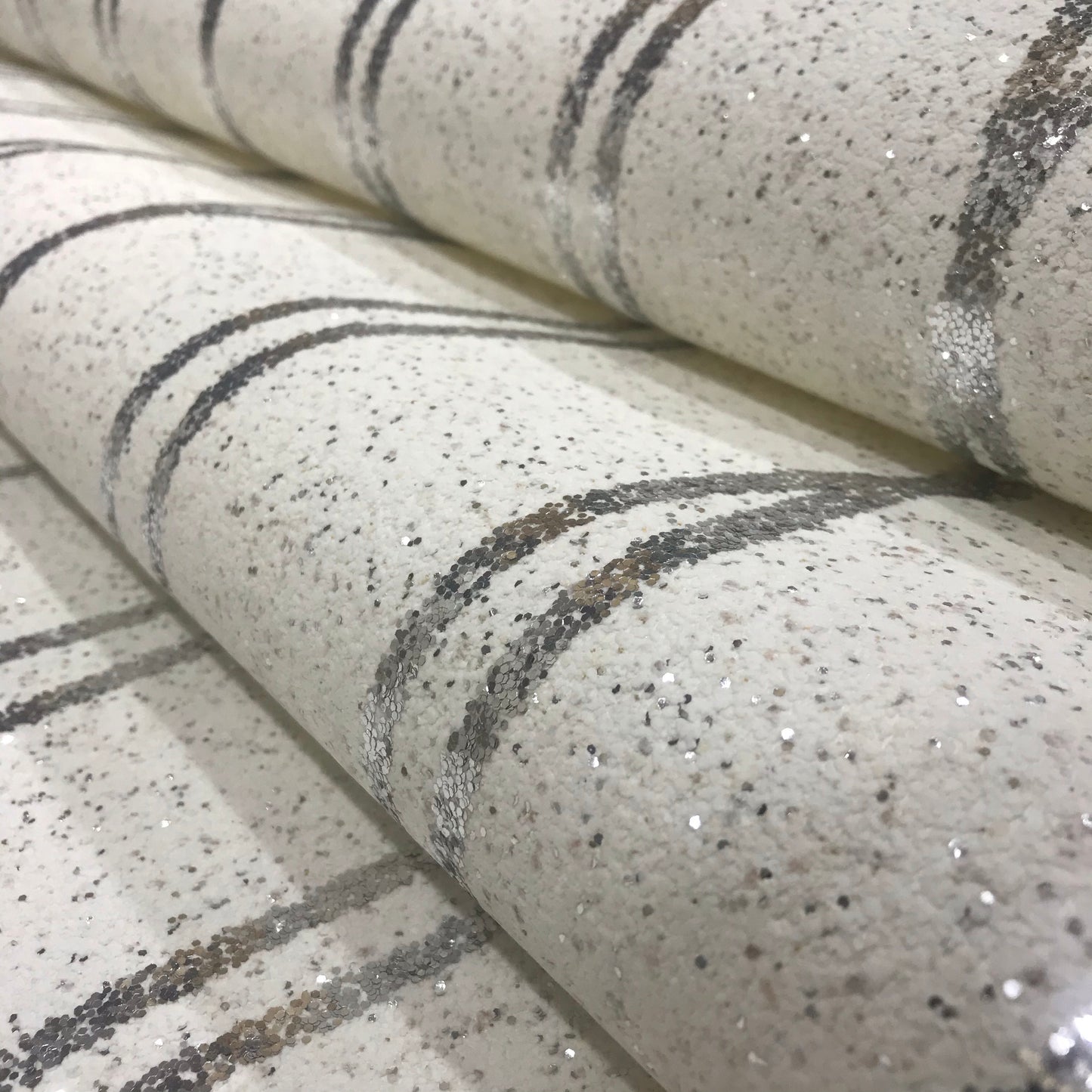 Mica Curve Glitter Wallpaper (White With Silver Glitter) - MSC13