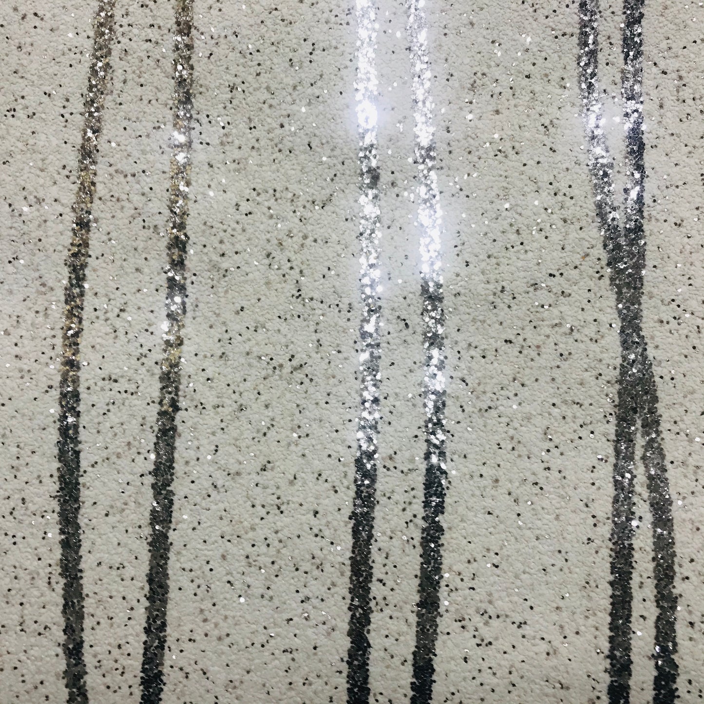 Mica Curve Glitter Wallpaper (White With Silver Glitter) - MSC13