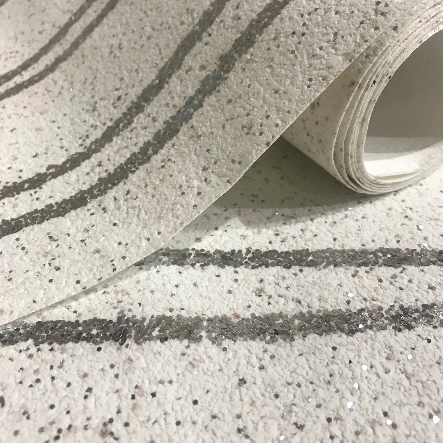 Mica Curve Glitter Wallpaper (White With Silver Glitter) - MSC13