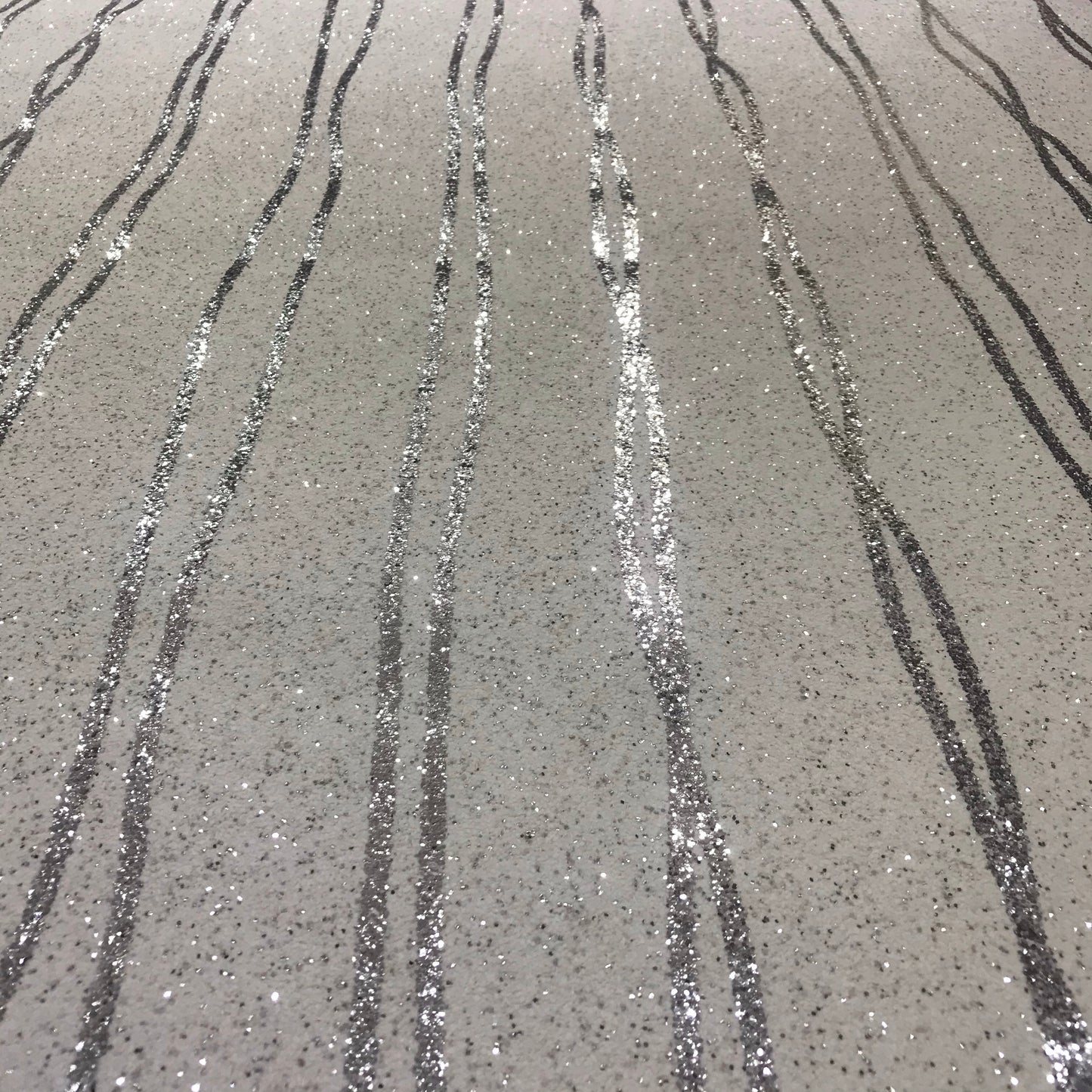 Mica Curve Glitter Wallpaper (White With Silver Glitter) - MSC13