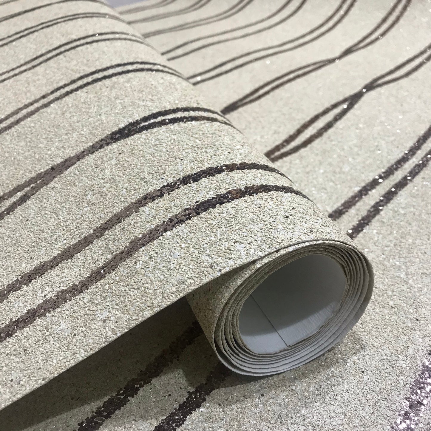 Mica Curve Glitter Wallpaper (Cotton Cream With Champagne Glitter) - MSC64