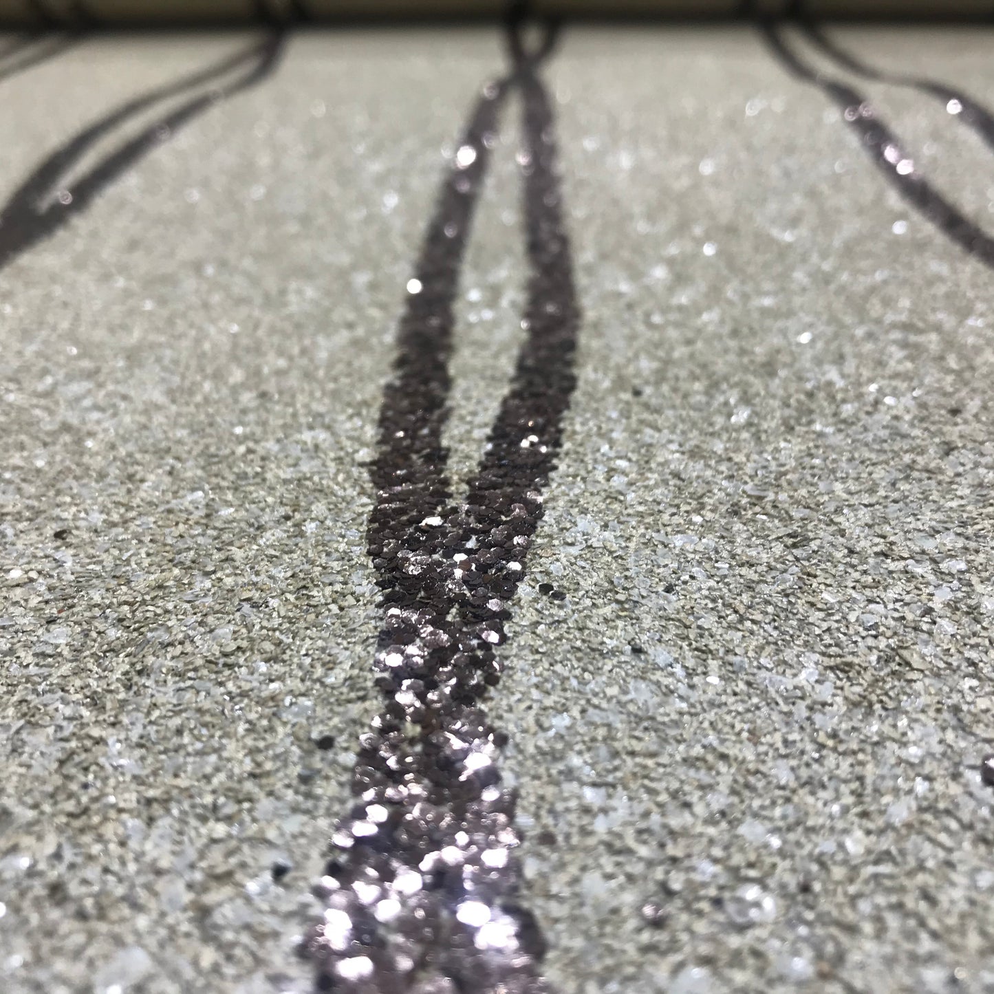Mica Curve Glitter Wallpaper (Cotton Cream With Champagne Glitter) - MSC64