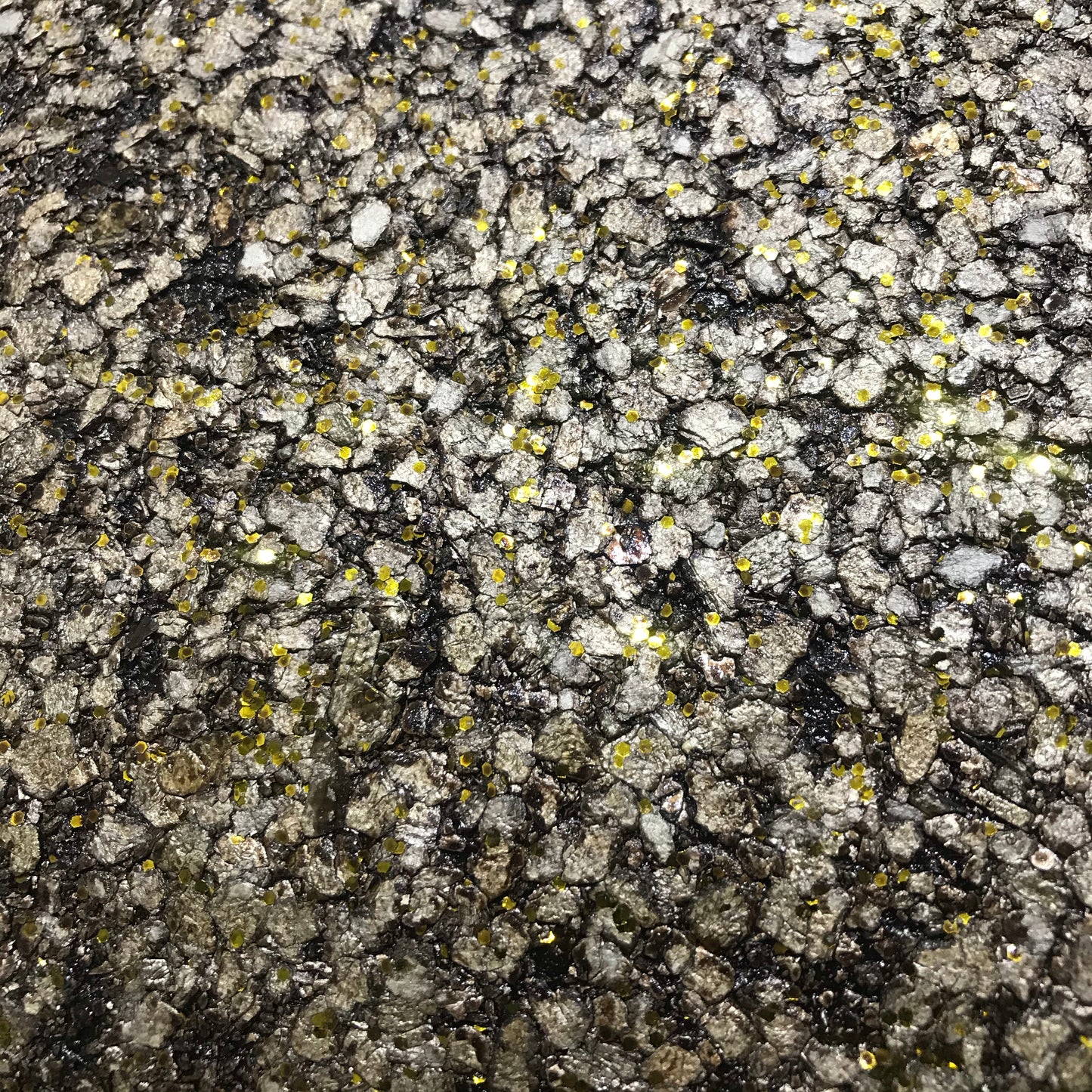 Mica High Gloss Pebble Wallpaper - (Taupe/Dark Bronze Pebble) - MLG53